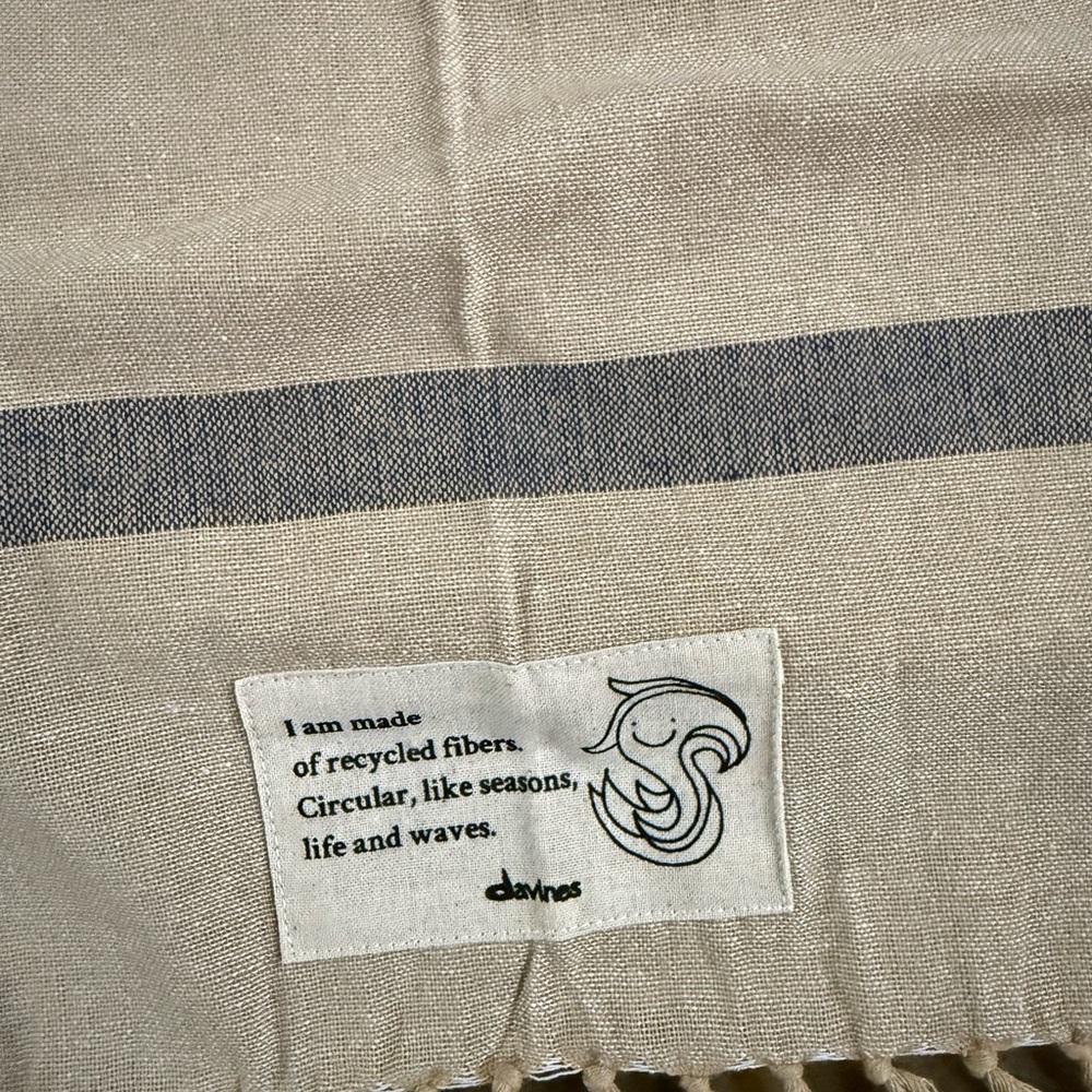 Davines Eco-Friendly small decorative throw